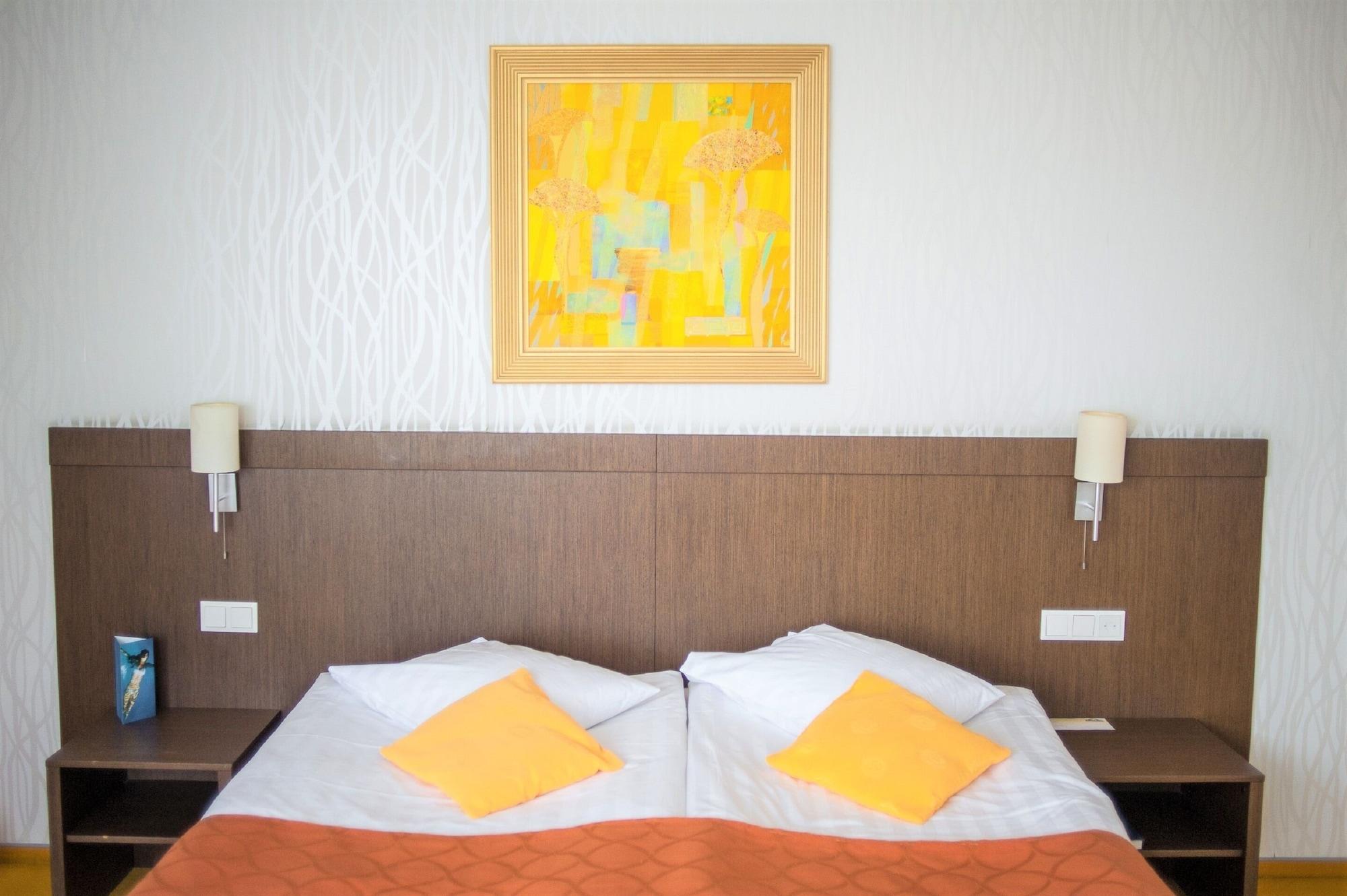 Rija Vef Hotel With Free Parking Riga Ngoại thất bức ảnh