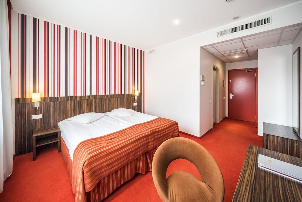 Rija Vef Hotel With Free Parking Riga Ngoại thất bức ảnh