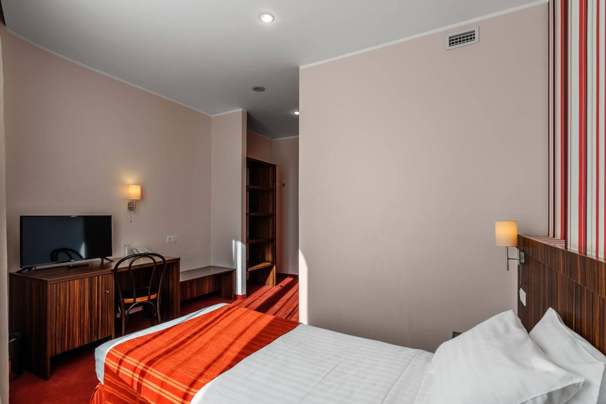 Rija Vef Hotel With Free Parking Riga Phòng bức ảnh